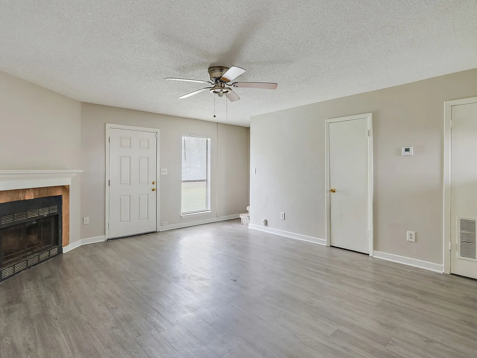 Now Leasing- 2 Bedroom Townhouse in Pearl — Photo 2