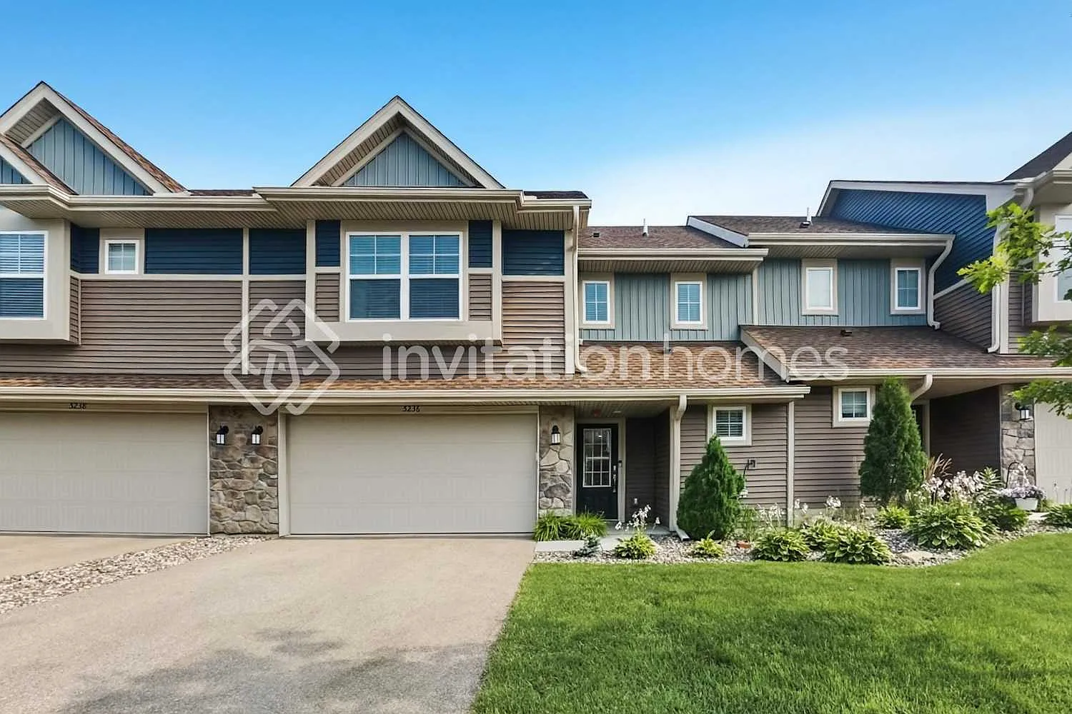 5236 Trotter Trl Victoria, MN 55386 — Photo 1