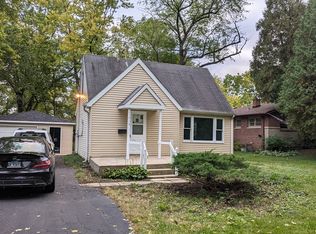 1715 Burlington Ave, Lisle, IL 60532