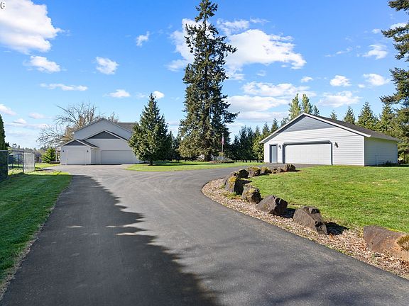 3rd image of 15409 NE 179th Cir