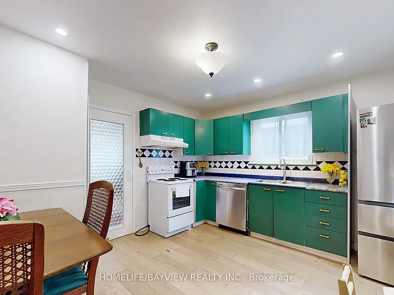 313 Andrew St — Photo 4