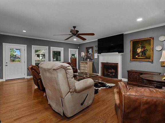 5th image of 1300 Enchanted Ln