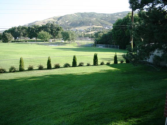 Bountiful House - Backyard looking toward park-2_08092013