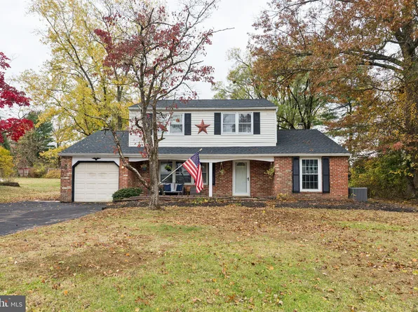 35 Buckwalter Rd, Audubon, PA 19403