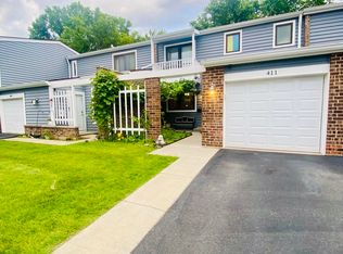 411 Hickory Dr, Wheeling, IL 60090