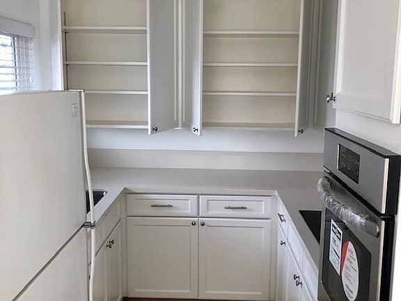 2nd image of 1699 Ontario Dr #9