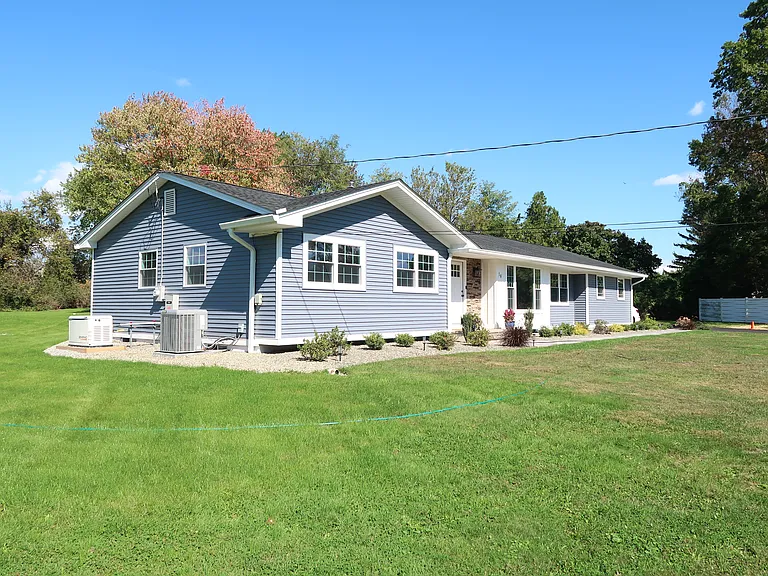 18 Cleef Dr — Photo 1