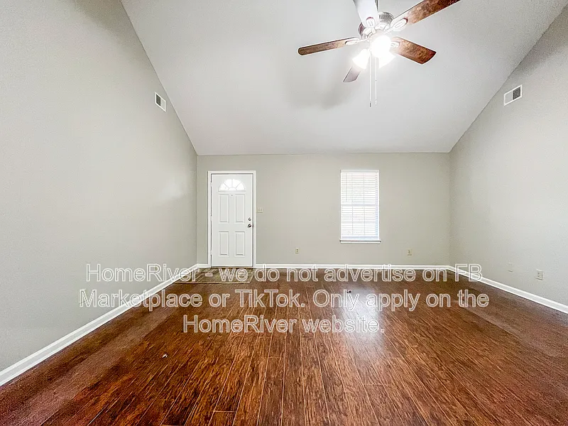 3 bed, 2.0 bath, 1362 sqft, $1,635 — Photo 3