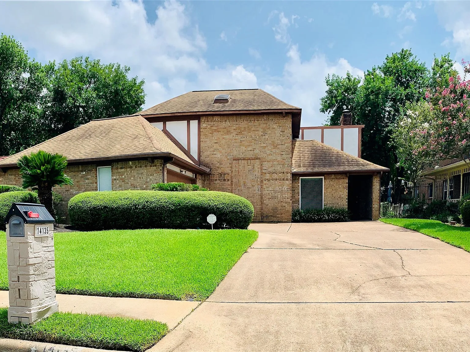 3 bed, 2.5 bath, 2560 sqft, $3,200 — Photo 2