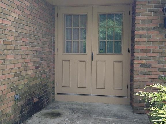 3rd image of 5035 Thornhill Ln