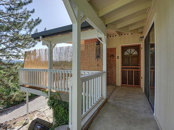 3rd image of 782 Phillip Ct
