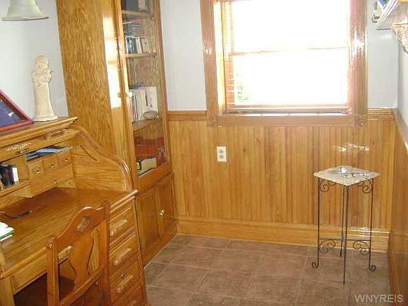 5th image of 21 Thornwood Dr