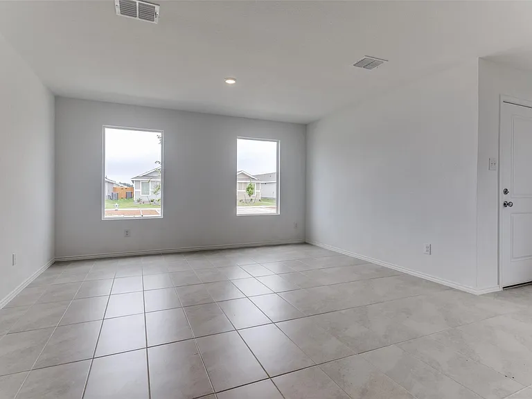 119 Sunflower St — Photo 4