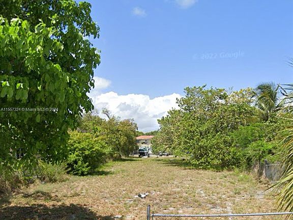 5th image of 170 SE 2nd Ct