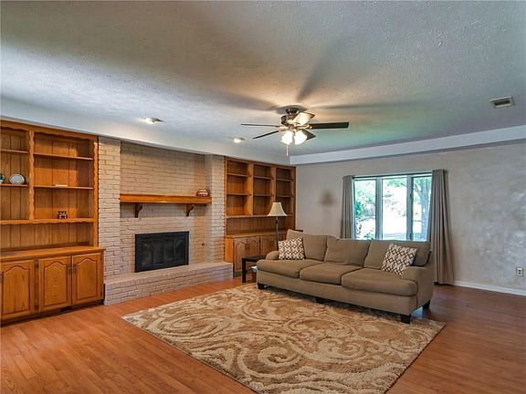 5th image of 374 Highland Hills Ln