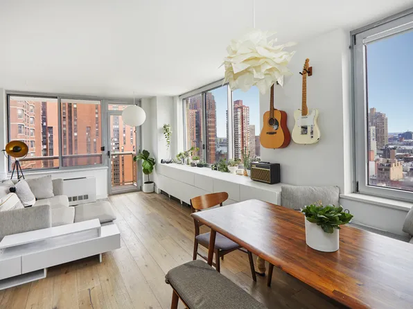 200 East 89th Street image 1 of 7