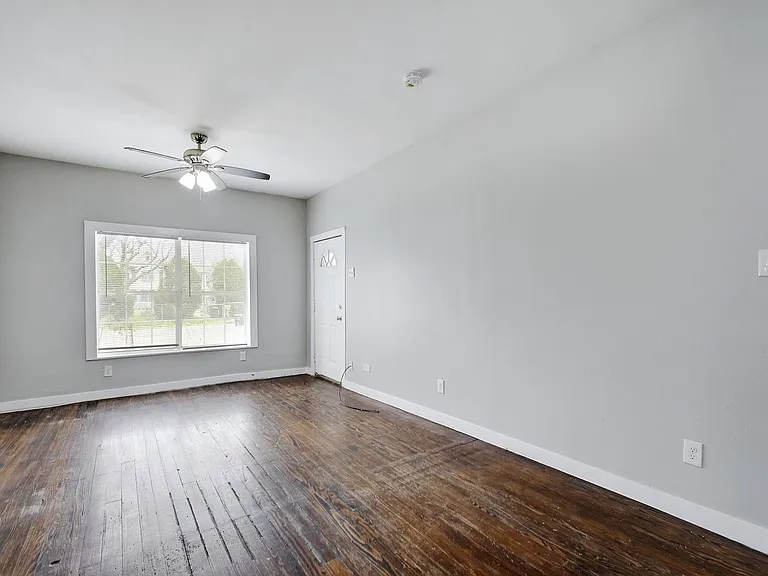 104 Webb — Photo 8