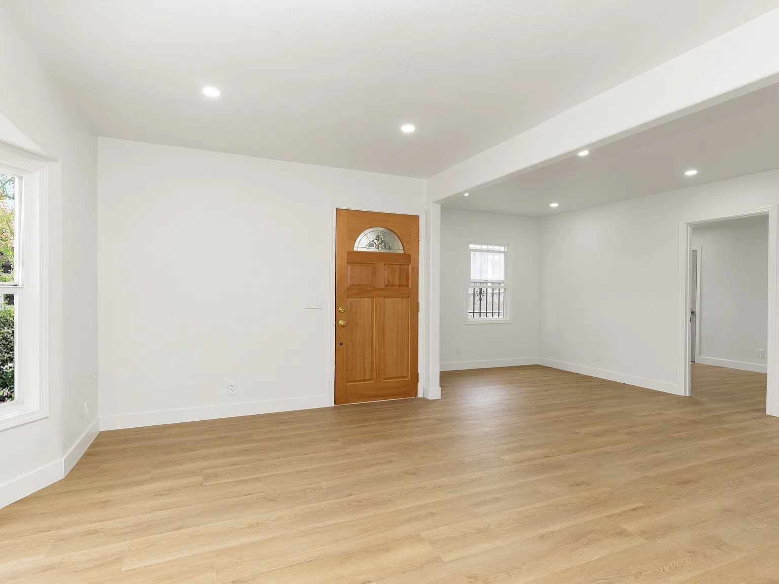 2 bed, 835 sqft, $3,300 — Photo 3