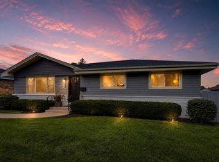 543 Victoria Ln, Wood Dale, IL 60191