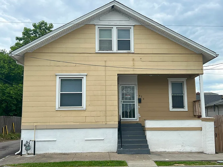 673 S 27th St — Photo 12