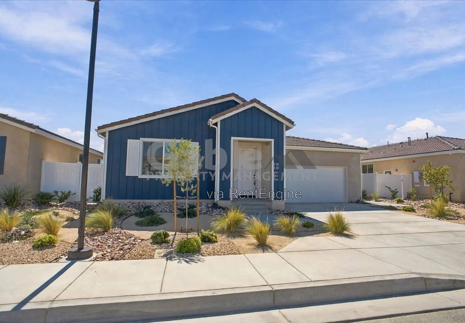4 bed, 2.0 bath, 1978 sqft, $3,200 — Photo 1