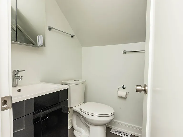 2045 N Wolcott Ave #2R — Photo 16
