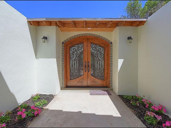 5th image of 757 Dahlia Ct