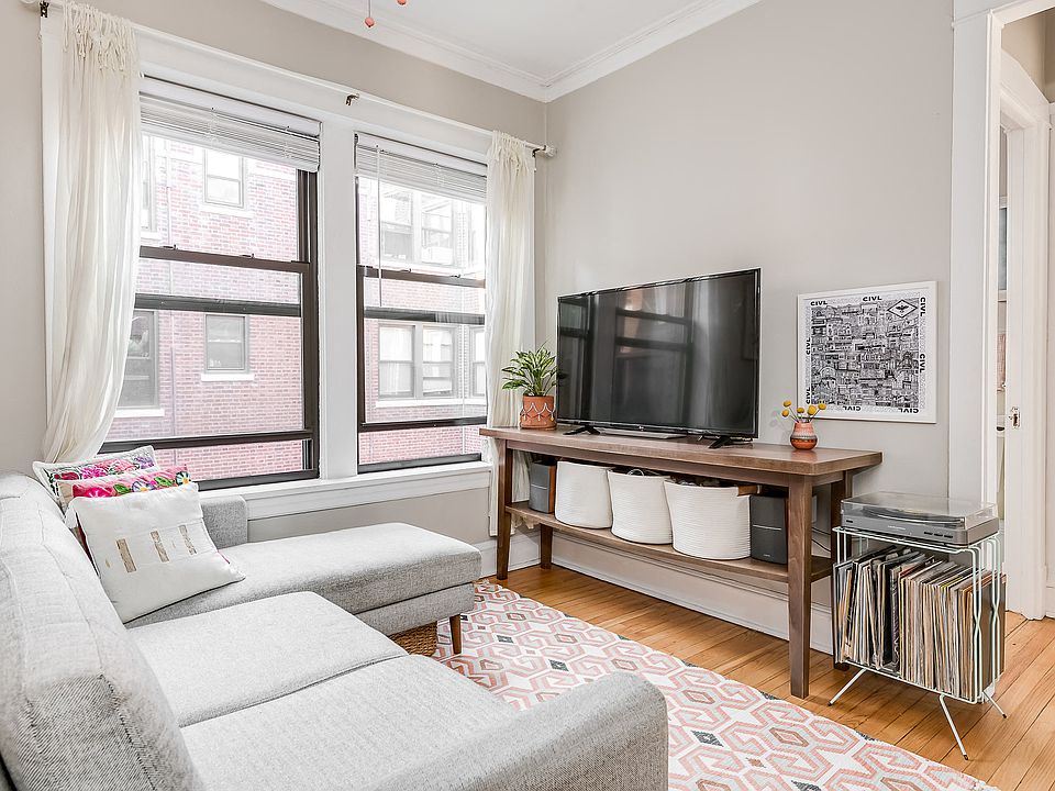 1st image of 523 W Fullerton Pkwy #23