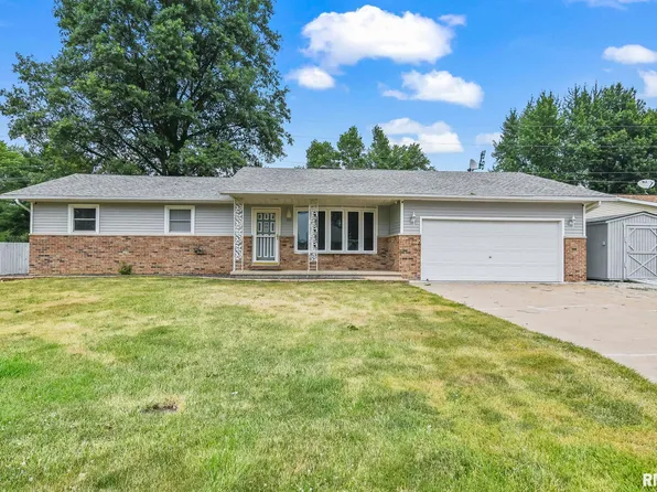 509 Rainbow Dr, Athens, IL 62613