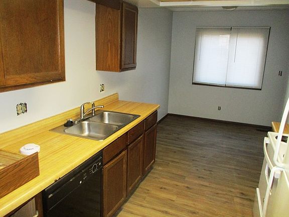 3rd image of 1600 Northbrook Dr #B11