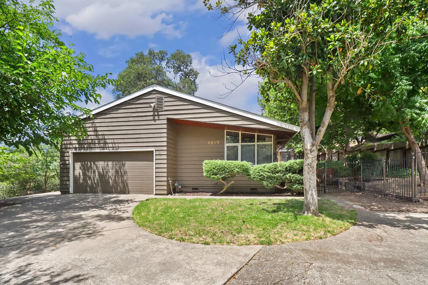 8109 Sacramento St photo 1