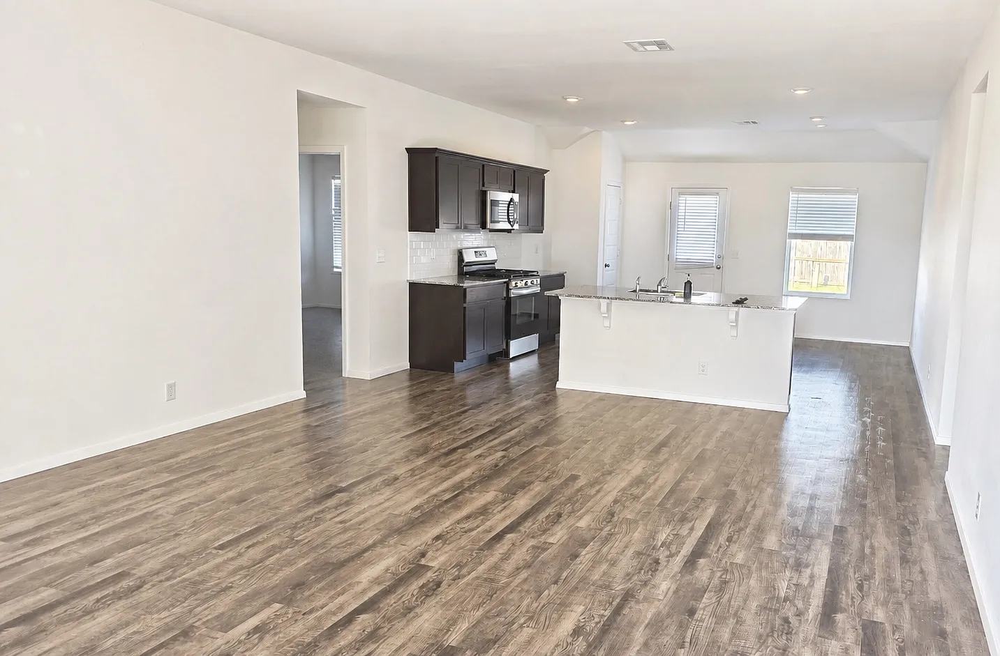 4 bed, 1700 sqft, $2,195 — Photo 4