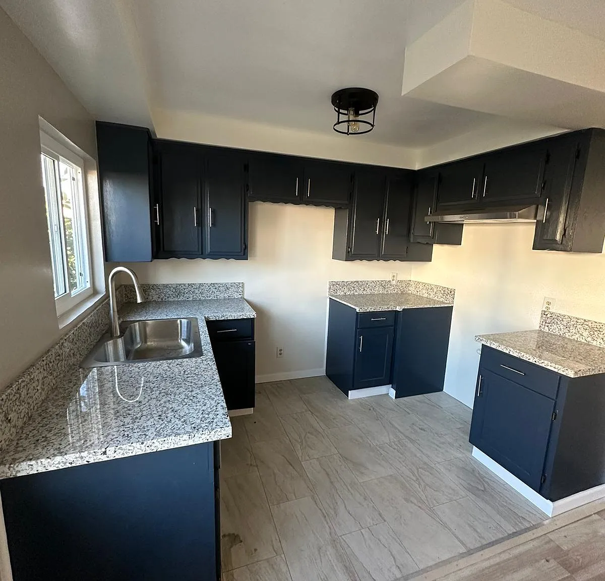 11423 Menlo Ave — Photo 1