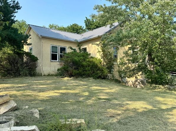 208 Carroll Ave, Larned, KS 67550