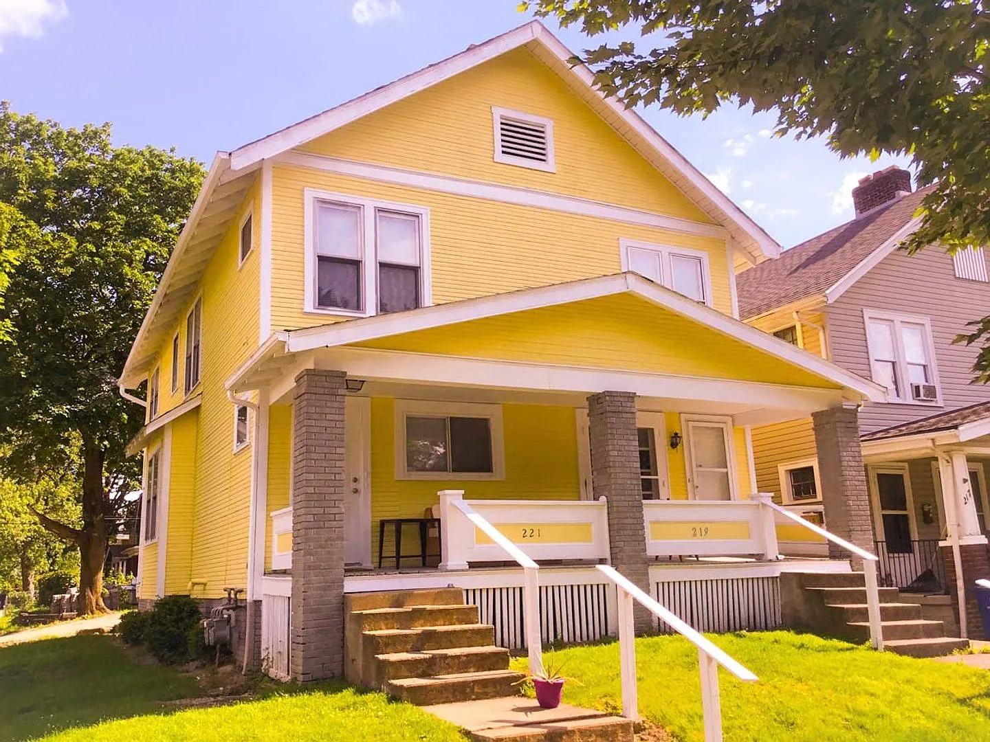 3 Bedrooms / 1 Full Bath! Showing Now - For August 2027! See It Today! — Photo 2
