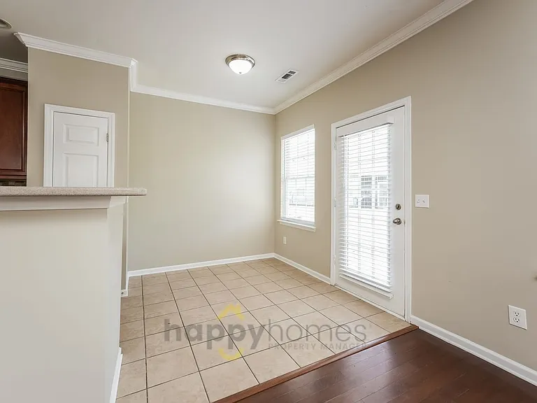 231 Xavier St — Photo 10