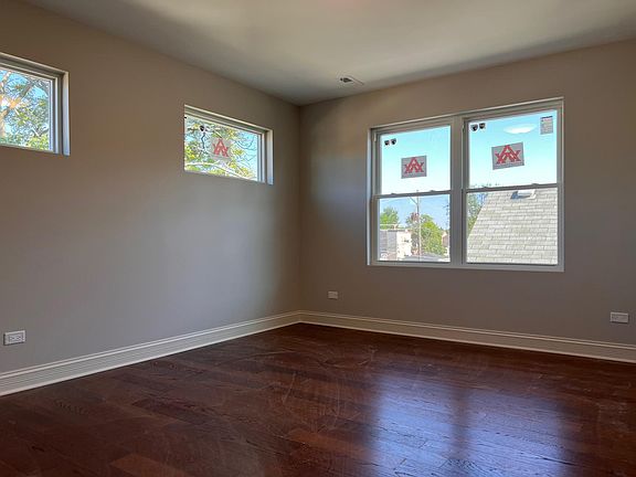 5th image of 1049 N Lawler Ave Unit 2