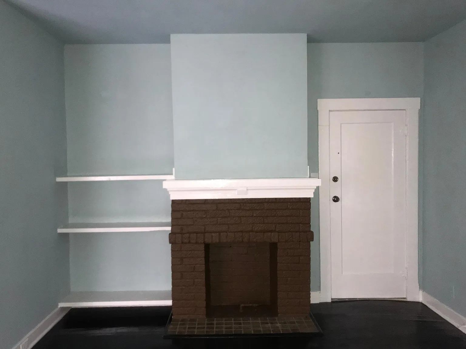 1030 W Russell Pl — Photo 4