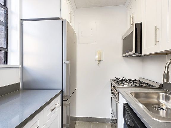 5th image of 330 W 56th St APT 5A
