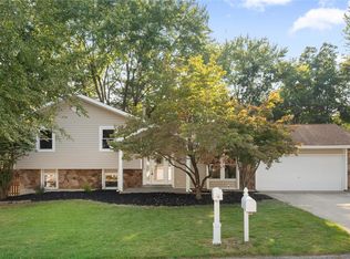 11 Armitage Dr, Saint Peters, MO 63376