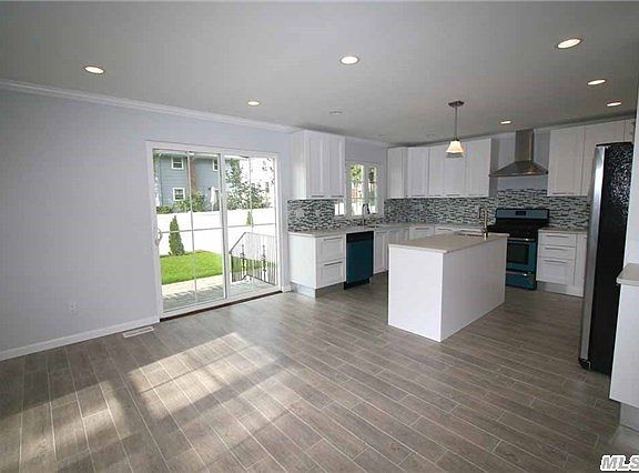 3rd image of 41 Mohegan Ave
