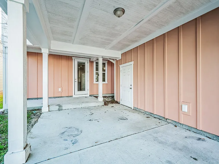 210 Ilderton St — Photo 28
