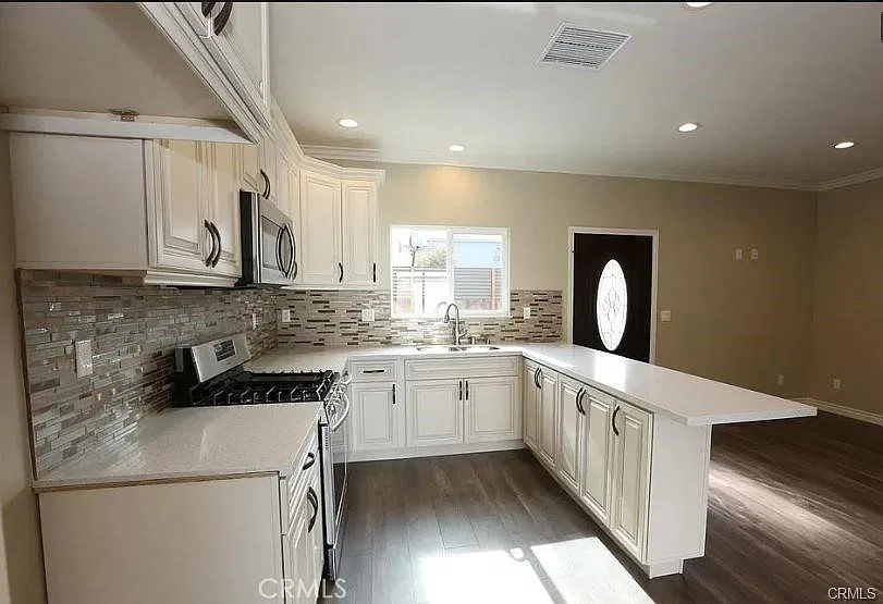 3 bed, 1200 sqft, $3,850 — Photo 2