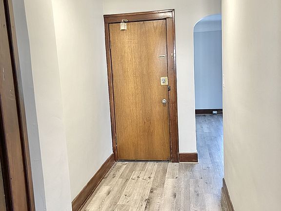 3rd image of 1335 Niagara St Unit 9