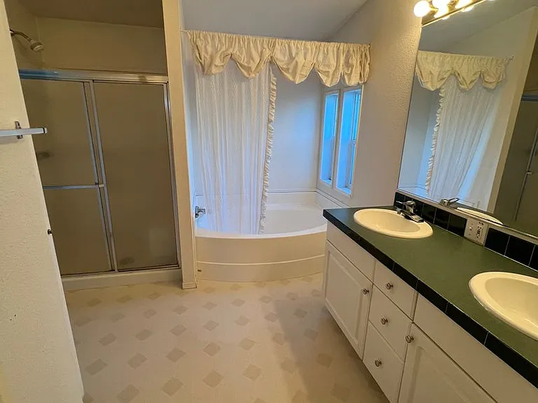 2976 Spinnaker Dr — Photo 9