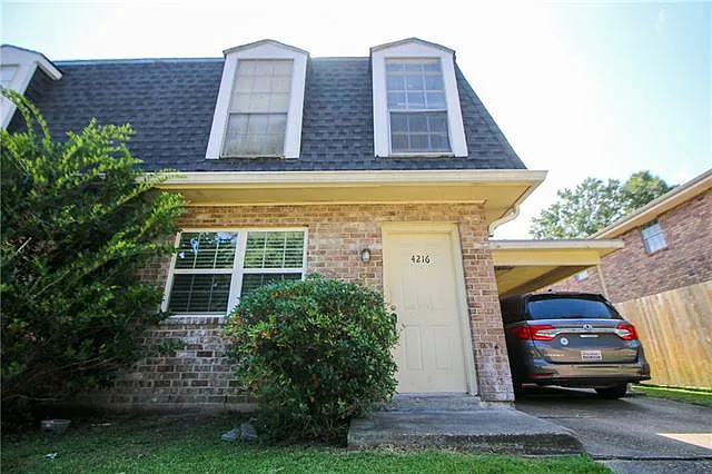2 bed, 1.5 bath, 1200 sqft, $1,350 — Photo 2