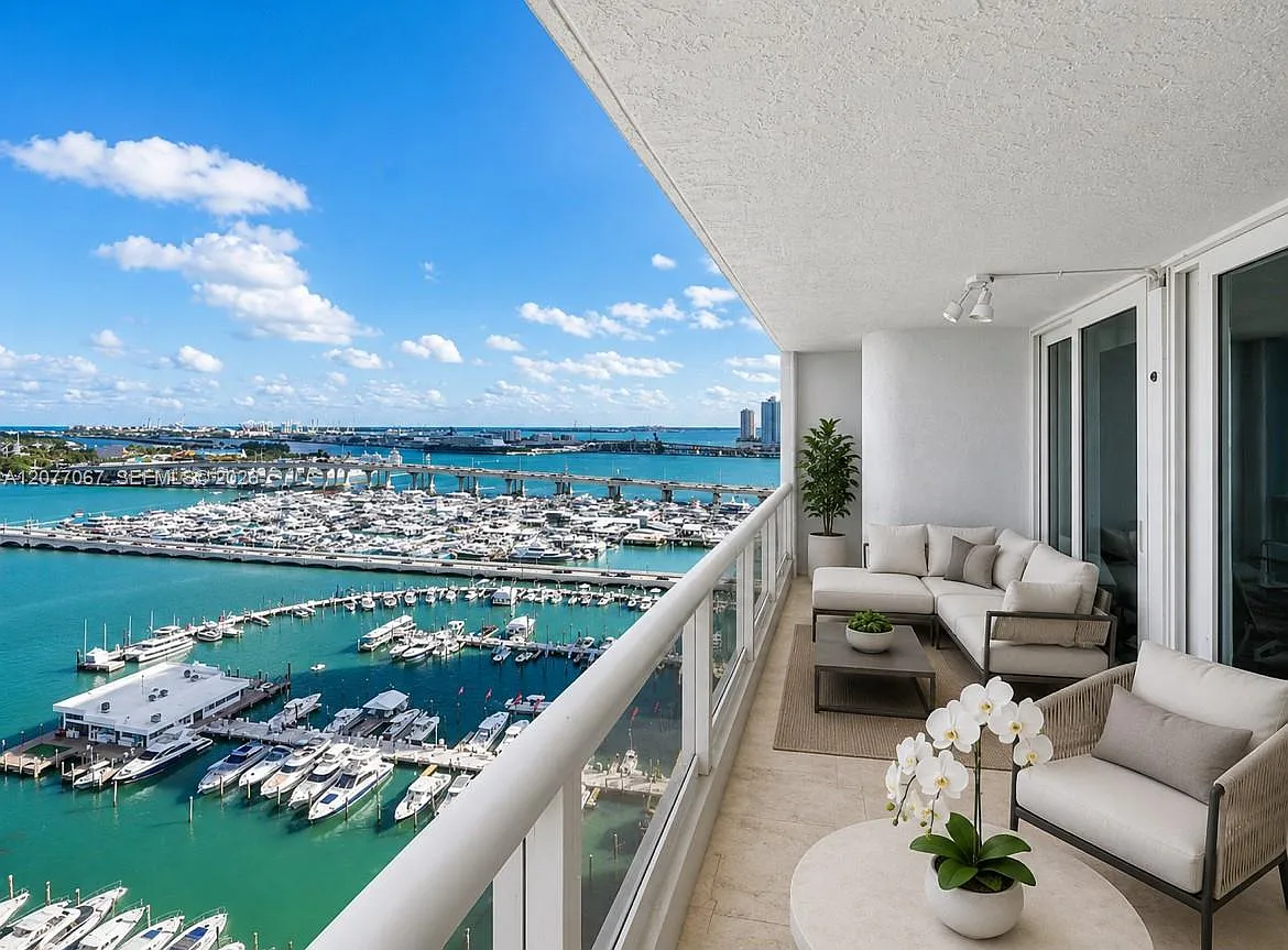 Venetia Condo — Photo 3