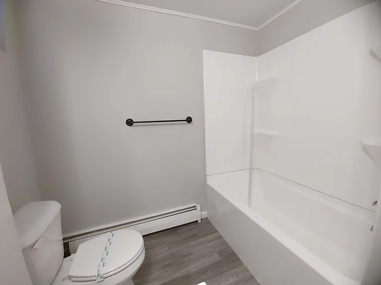 221 Robinhood Ln — Photo 8