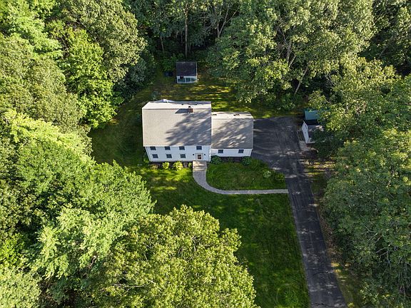 4th image of 6 Winding Brook Drive
