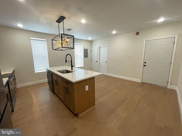 2101 S Hicks St — Photo 20